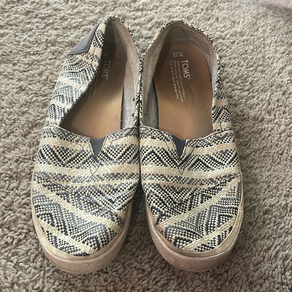 Womens Toms Slip On’s sz10 - Picture 1 of 3